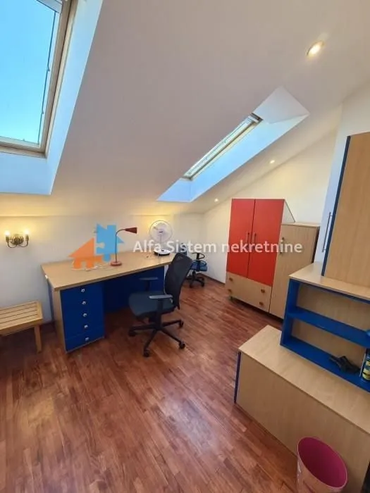 Izdavanje, stan, 200m², Stari Grad, Beograd