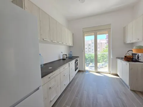 Prodaja, dvosoban stan, 74m², Bečići, Budva - image 2