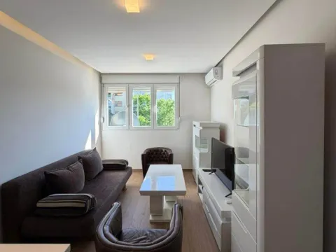 Izdavanje, jednosoban stan, 38m², Autobuska stanica, Podgorica - image 1