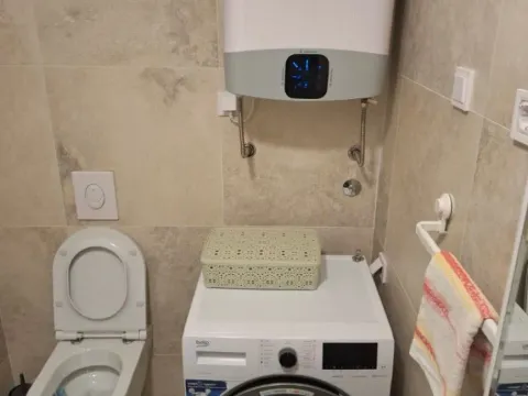 Izdavanje, dvosoban stan, 70m², Kalimanj, Tivat - image 9