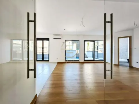 Sale, four bedroom apartment, 240m², Adamovićevo Naselje, Novi Sad Sve Podlokacije - image 2