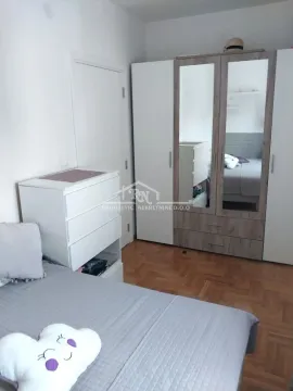 Furnished bedroom with a double bed, mirrored wardrobe, and chest of drawers. - image 13