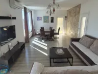 Izdavanje, trosoban stan, 120m², Šušanj, Bar - image 1