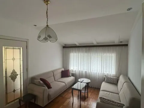 Izdavanje, jednosoban stan, 75m², Centar, Tivat - image 1