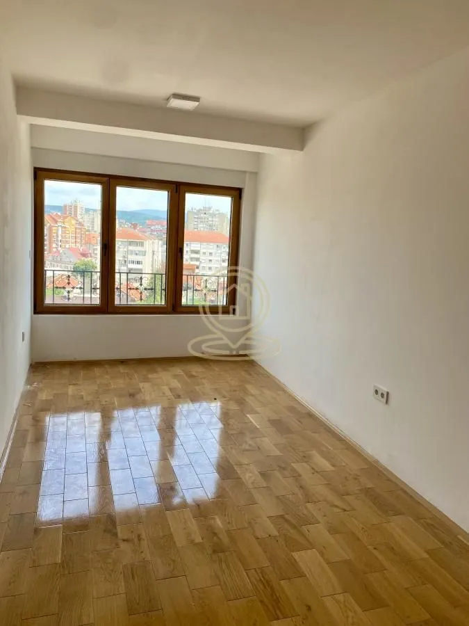Prodaja, trosoban stan, 76m², Crveni Pevac, Niš