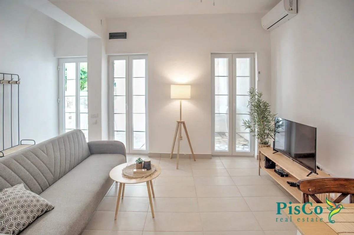 Prodaja, četvorosoban stan, 200m², Herceg Novi, Crna Gora