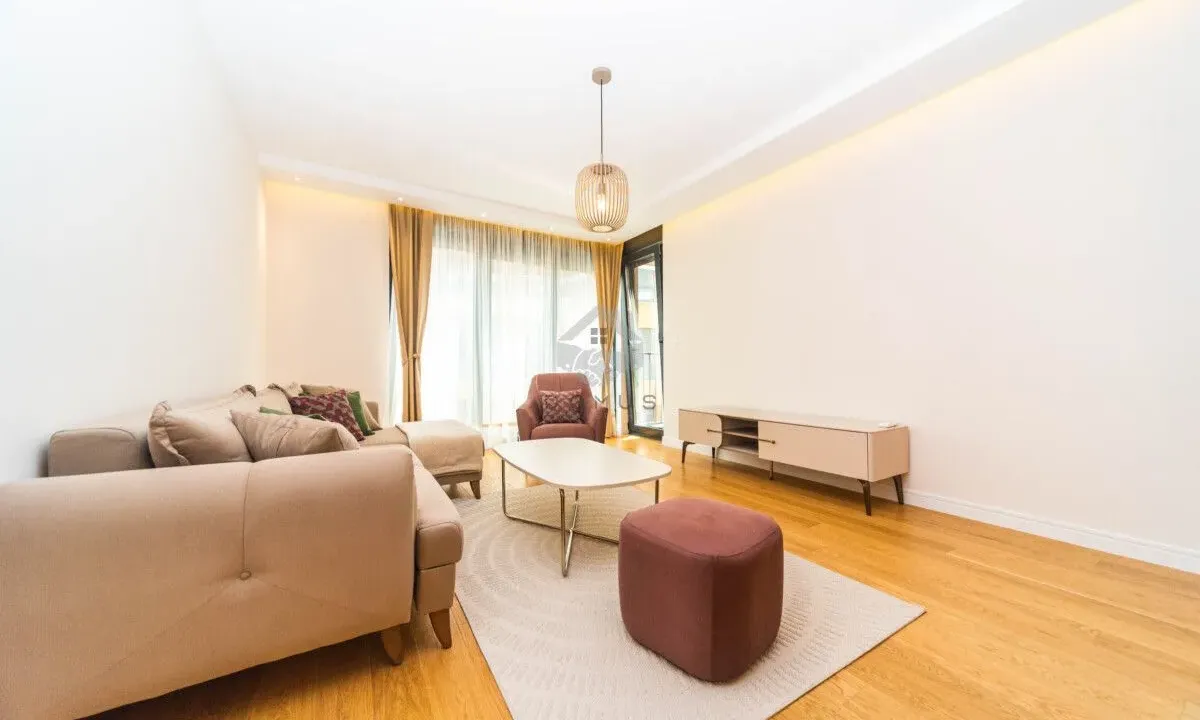 Izdavanje, dvosoban stan, 79m², Podgorica, Crna Gora