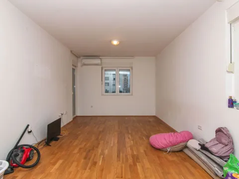 Rent, one bedroom apartment, 50m², Stari Aerodrom, Podgorica - image 2