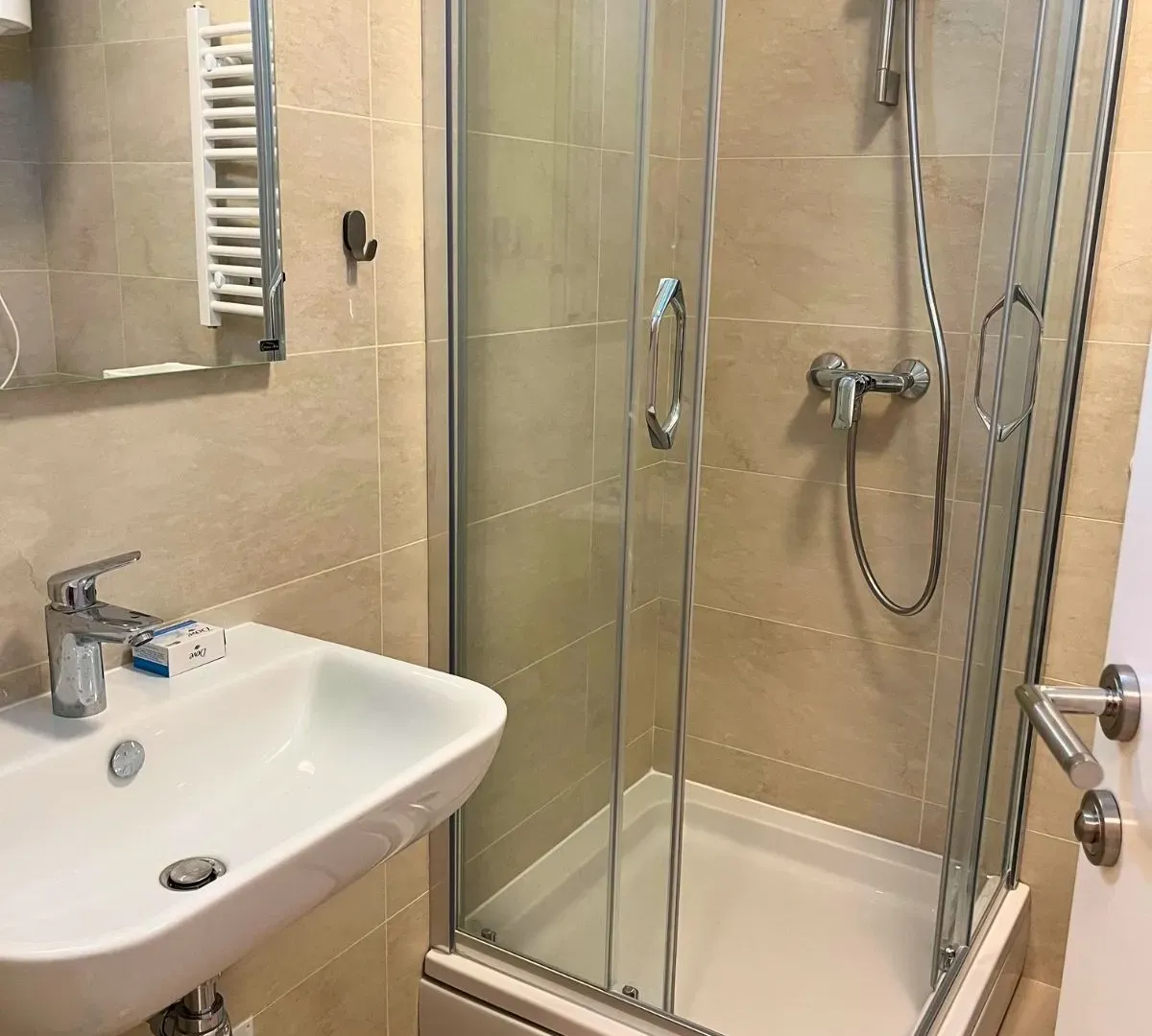 Izdavanje, jednosoban stan, 32m², Autokomanda, Voždovac Sve Podlokacije