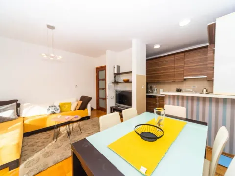 Rent, two bedroom apartment, 70m², Preko Morače, Podgorica - image 4