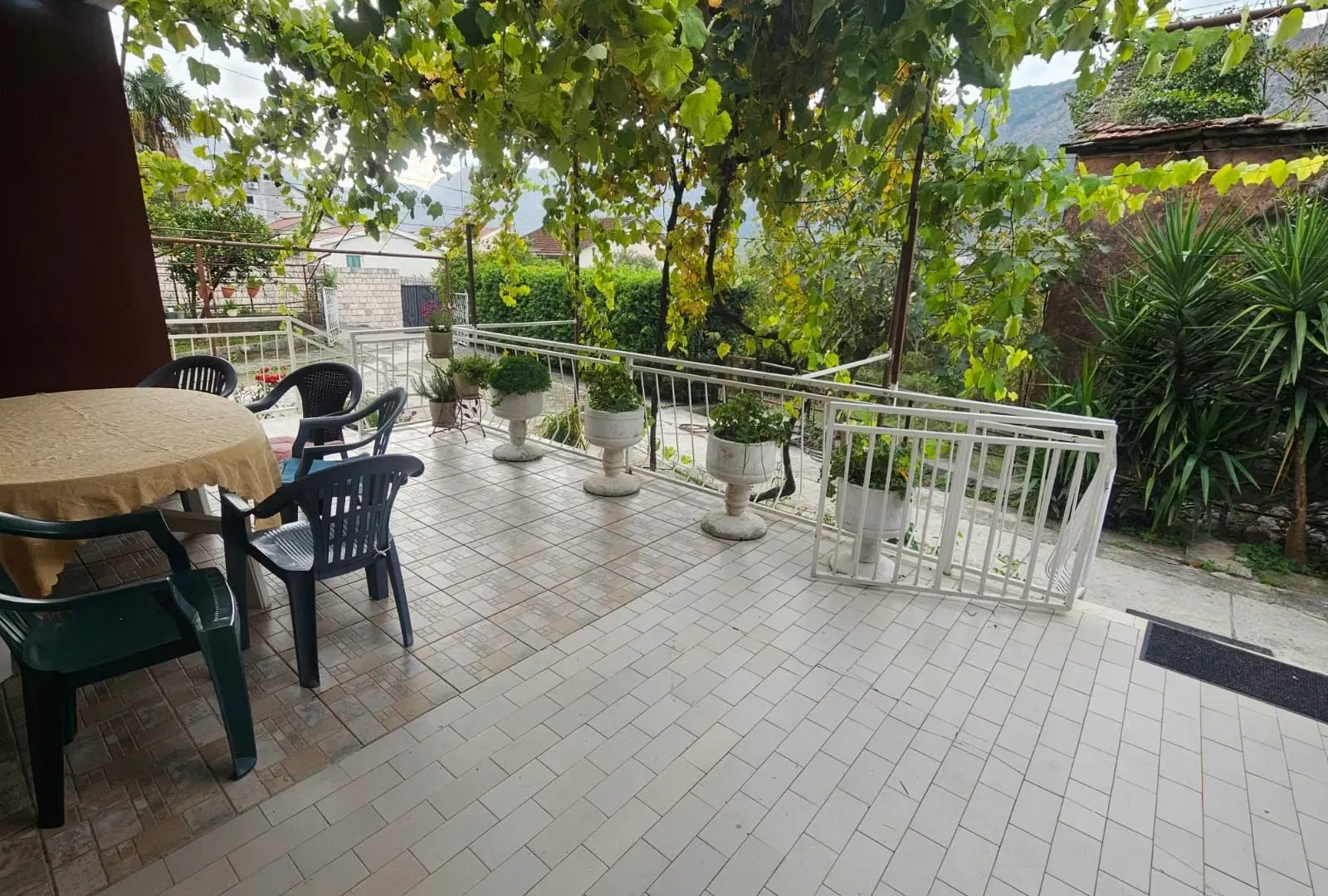 Izdavanje, stan, 90m², Kotor, Crna Gora