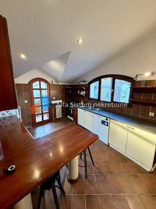 Izdavanje, stan, 200m², Stari Grad, Beograd