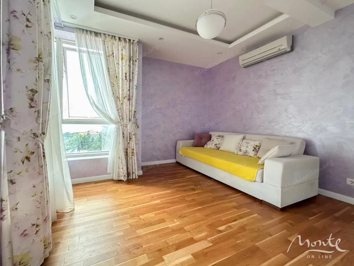 Sale, three bedroom apartment, 115m², Bečići, Budva