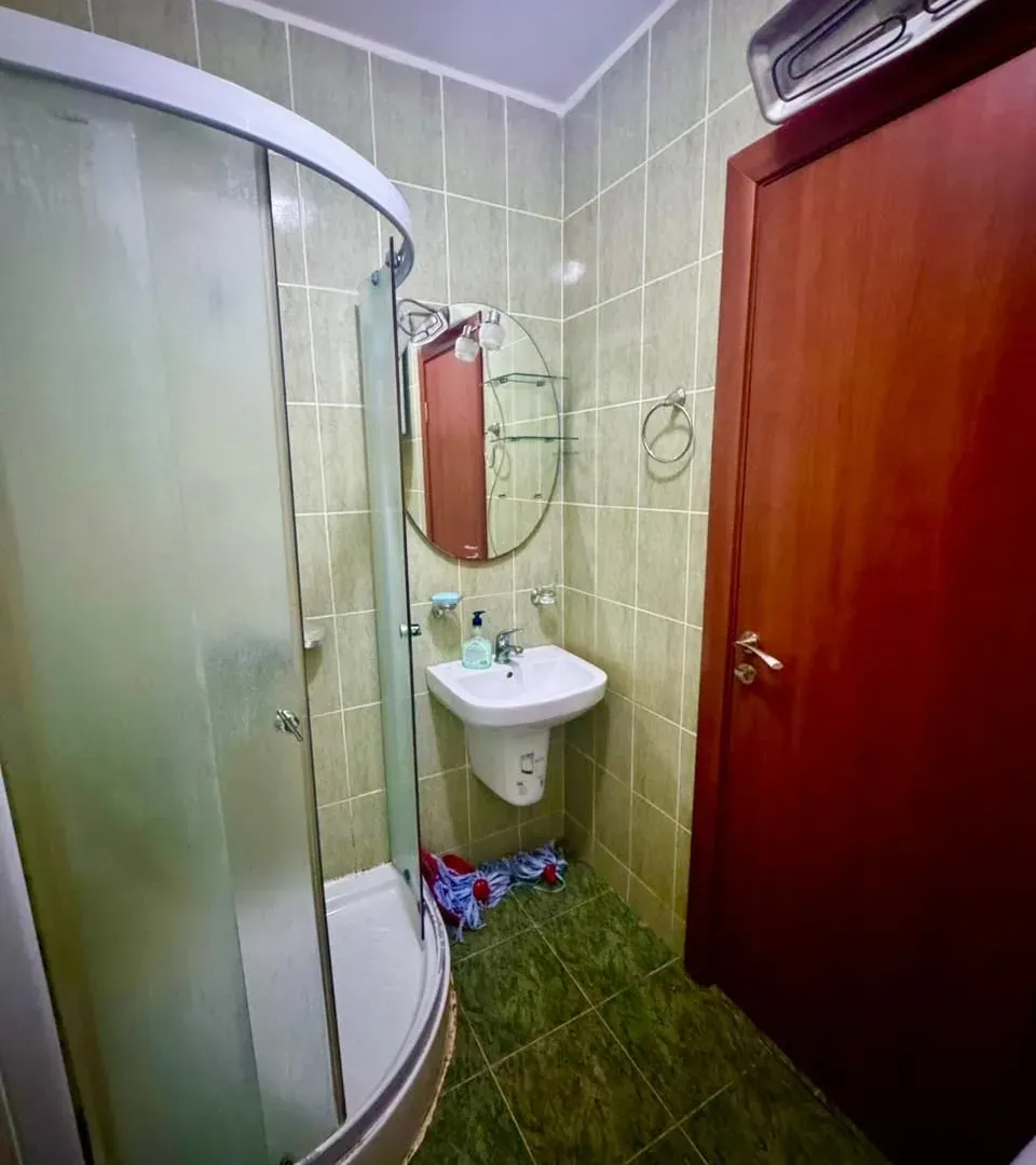 Izdavanje, jednosoban stan, 43m², Krivi Most, Podgorica