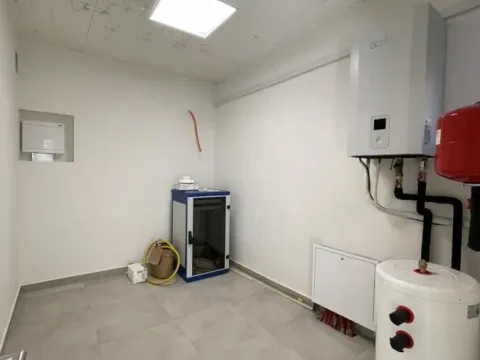 Sale, office space, 212m², Bulevar Oslobodjenja, Novi Sad Sve Podlokacije - image 9