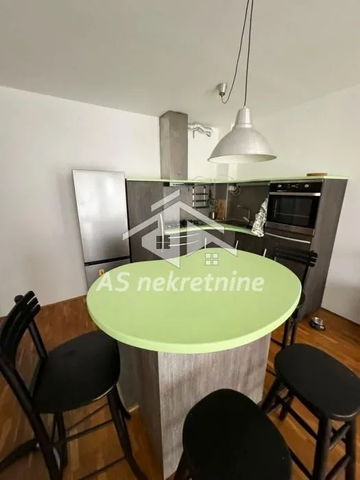 Izdavanje, dvosoban stan, 73m², Južni Bulevar, Vračar Sve Podlokacije