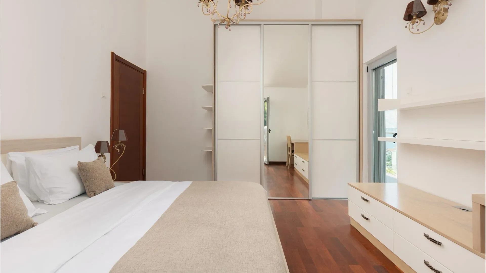 Prodaja, dvosoban stan, 84m², Dobrota, Kotor