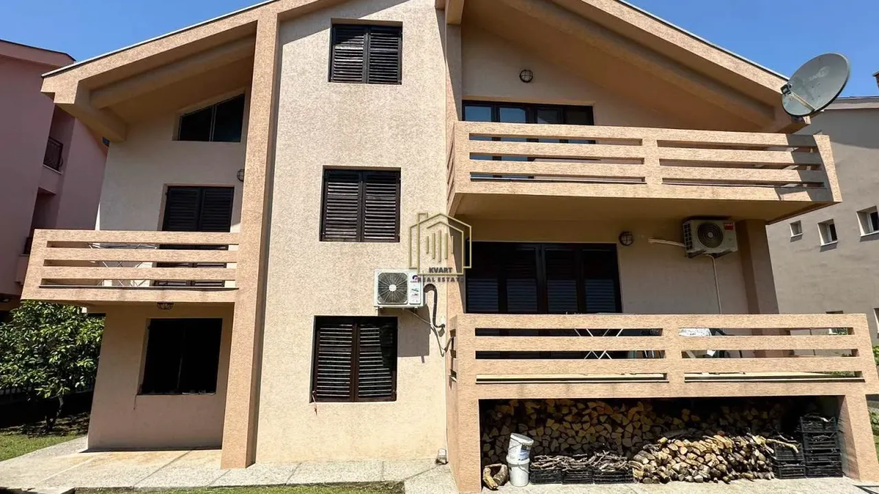 Prodaja, kuća, 250m², Stari Aerodrom, Podgorica