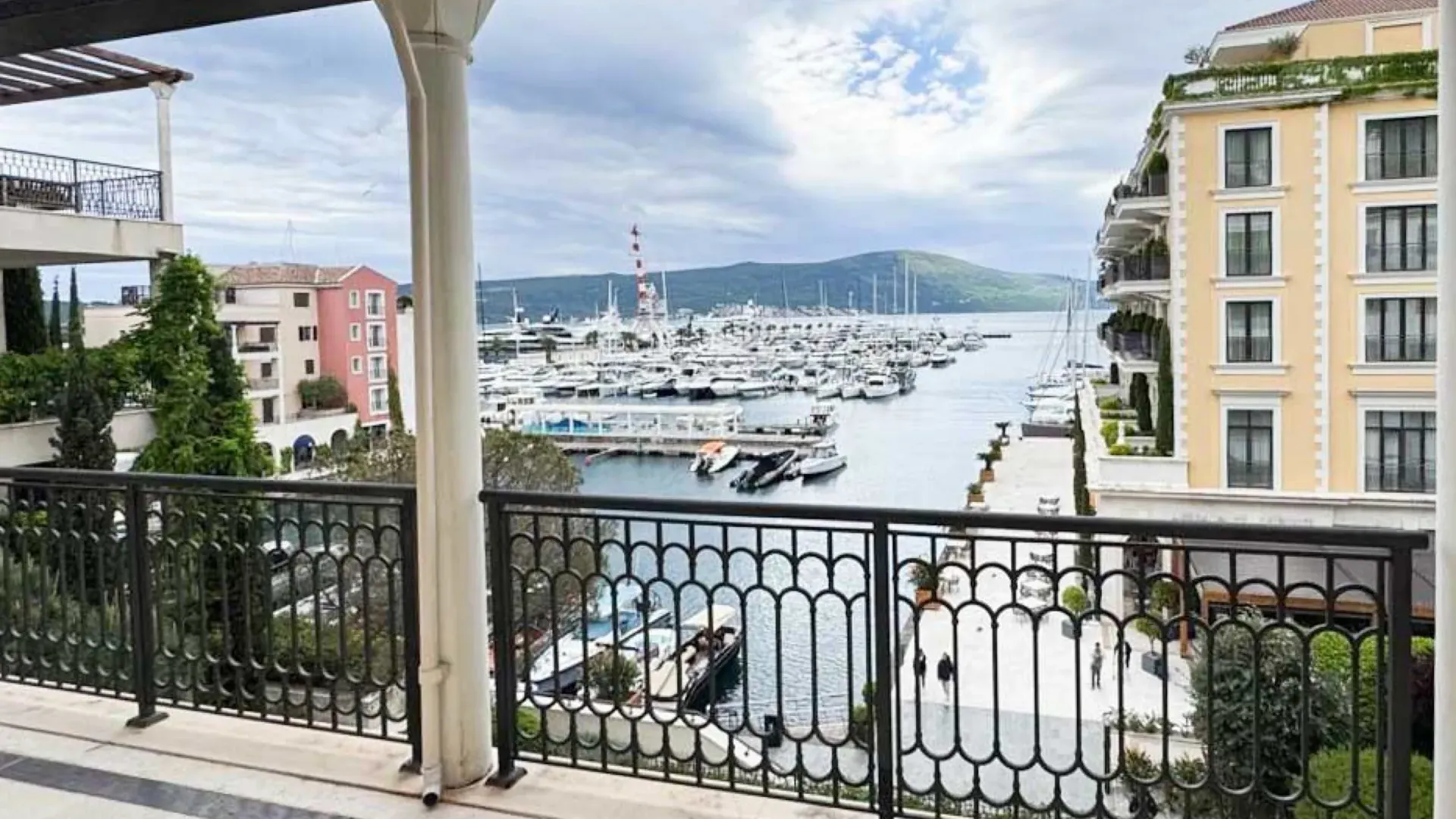 Izdavanje, četvorosoban stan, 225m², Porto Montenegro, Tivat