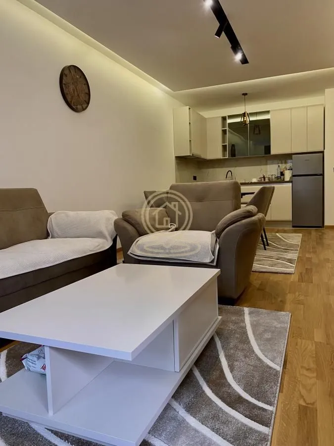 Izdavanje, dvosoban stan, 80m², Medijana, Niš