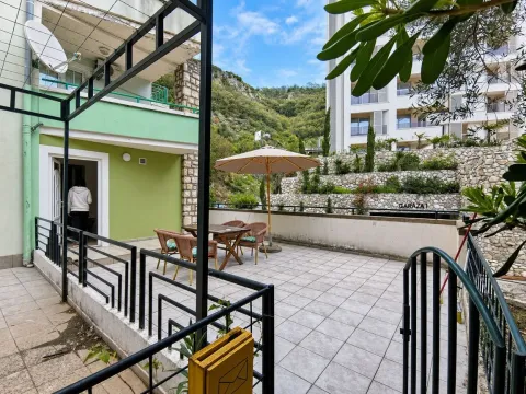 Rent, one bedroom apartment, 43m², Rafailovići, Budva - image 2