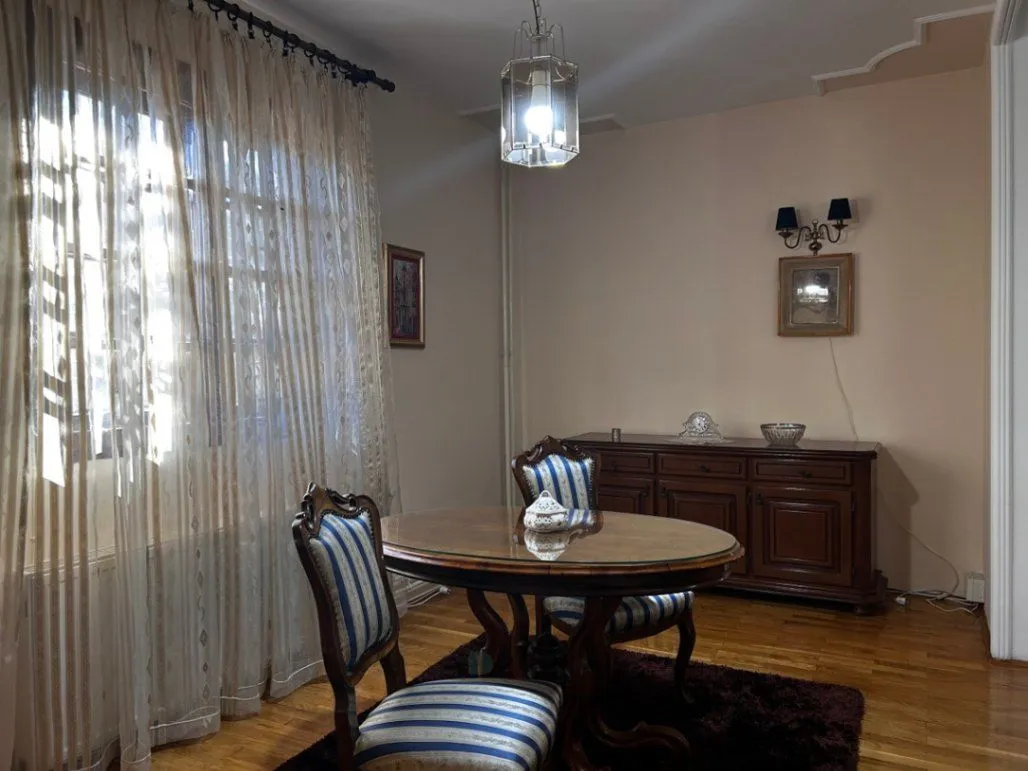 Izdavanje, kuća, 300m², Dedinje Beli Dvor, Dedinje Sve Podlokacije