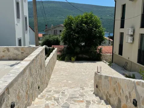Izdavanje, dvosoban stan, 110m², Đenovići, Herceg Novi - image 15