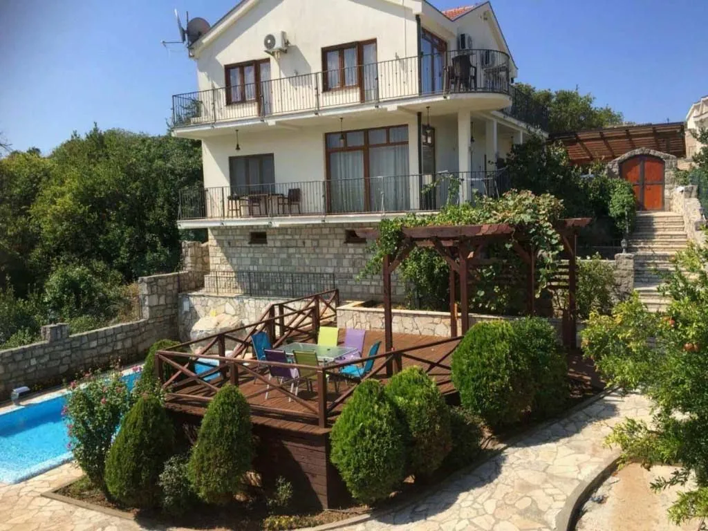 Rent, house, 150m², Centar, Tivat