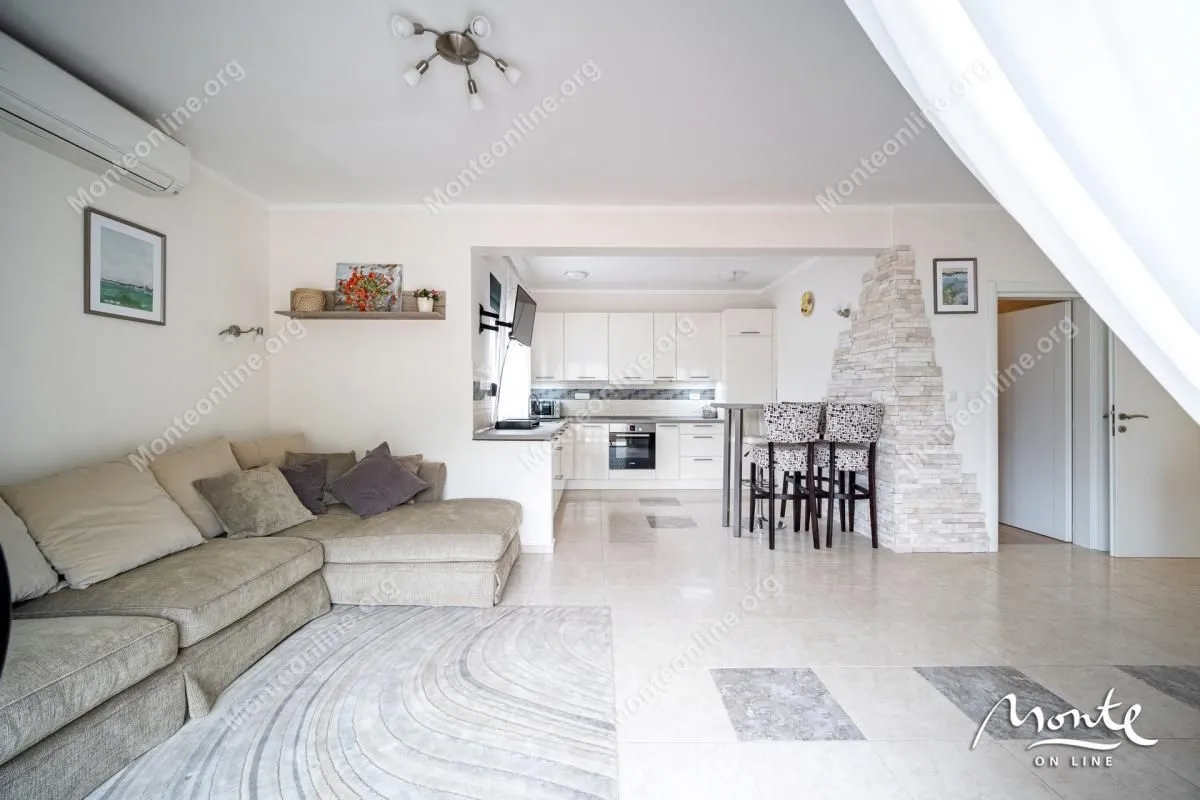Prodaja, dvosoban stan, 109m², Dobrota, Kotor