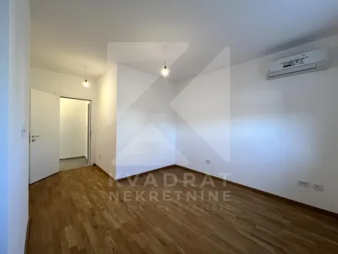 Prodaja, trosoban stan, 104m², Stari Aerodrom, Podgorica - image 19