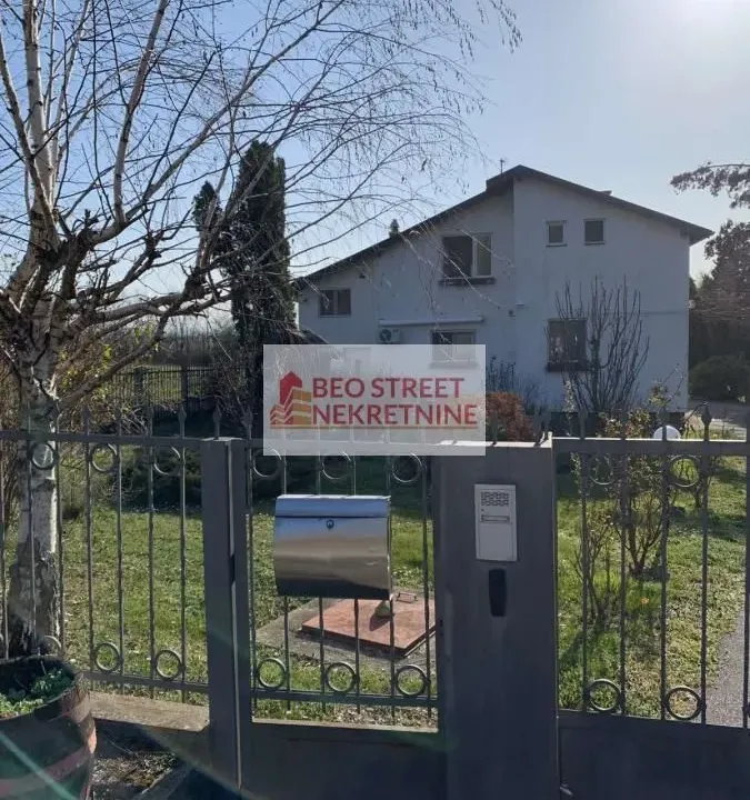 Prodaja, kuća, 370m², Kosmaj, Sopot