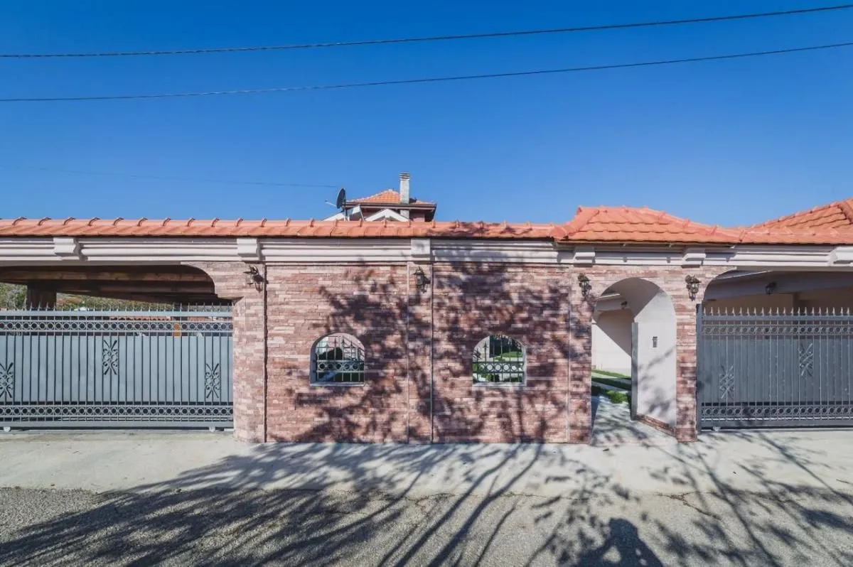 Prodaja, kuća, 200m², Donji Kokoti, Podgorica