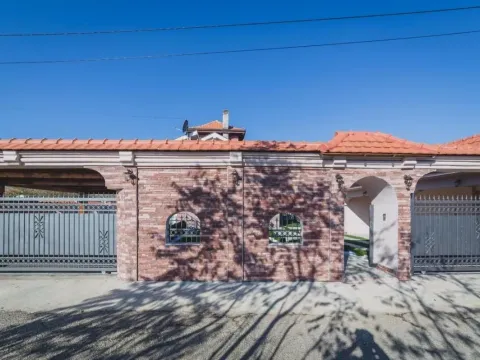 Prodaja, kuća, 200m², Donji Kokoti, Podgorica - image 9