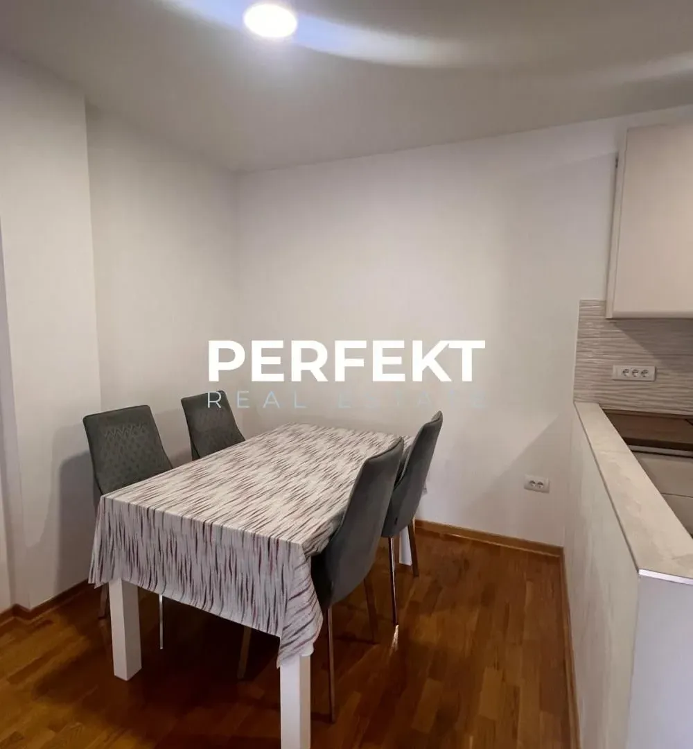 Prodaja, trosoban stan, 89m², Centar, Pančevo