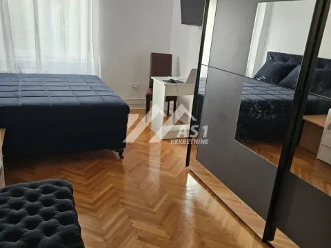 Izdavanje, četvorosoban stan, 100m², Centar, Novi Sad - image 5