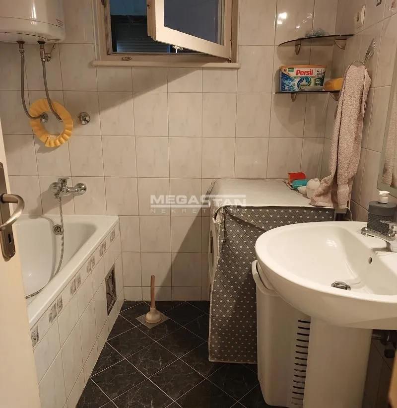 Izdavanje, dvosoban stan, 71m², Novi Beograd Blok 61, Novi Beograd Sve Podlokacije