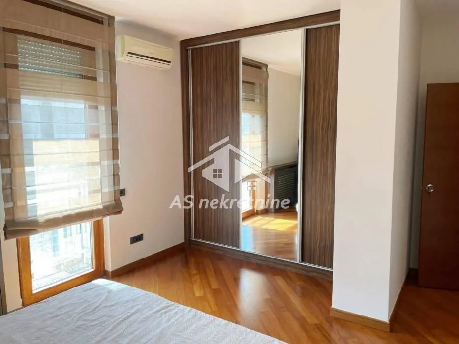 Rent, four bedroom apartment, 118m², Vračar Hram, Vračar Sve Podlokacije