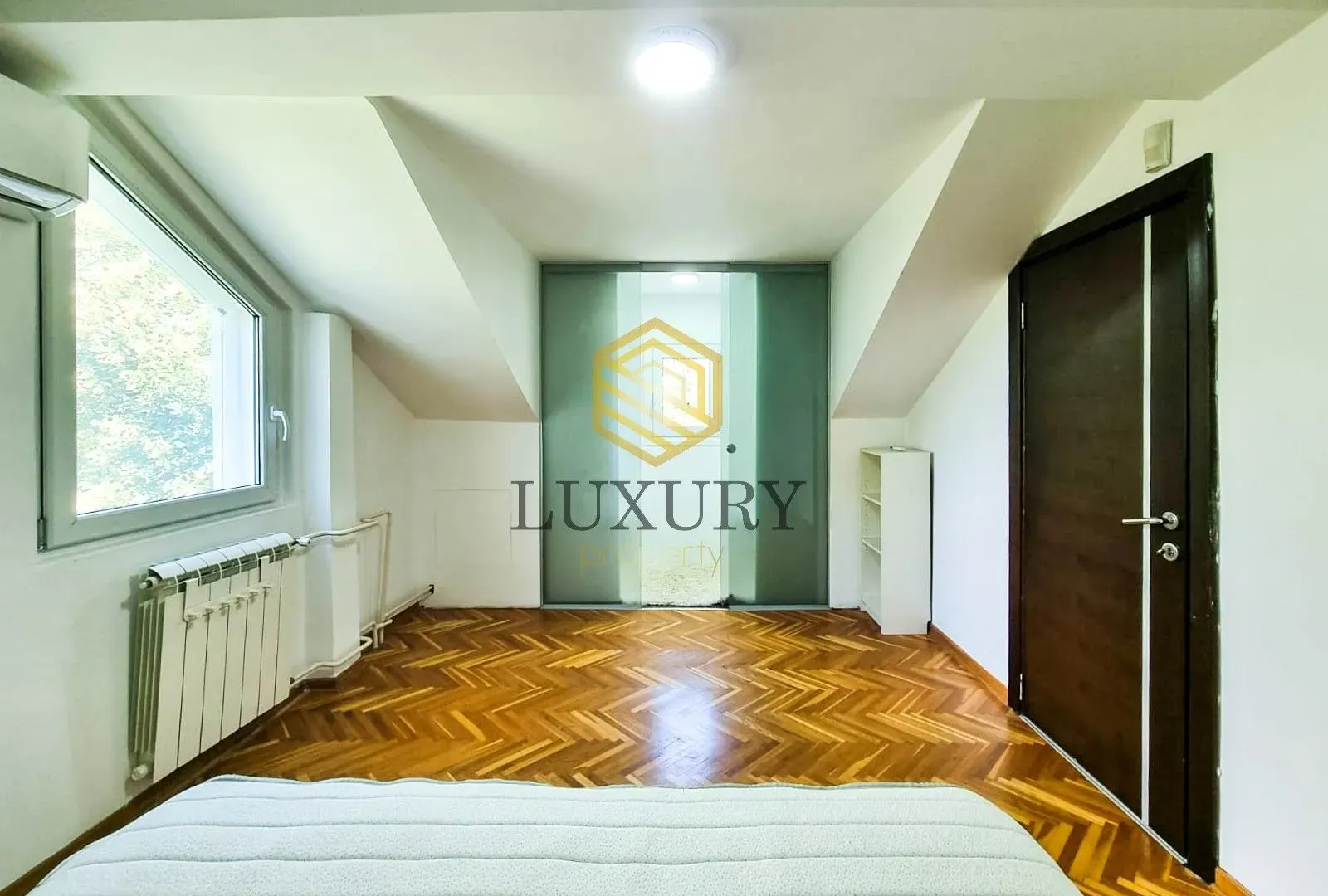 Rent, house, 270m², Mareza, Podgorica