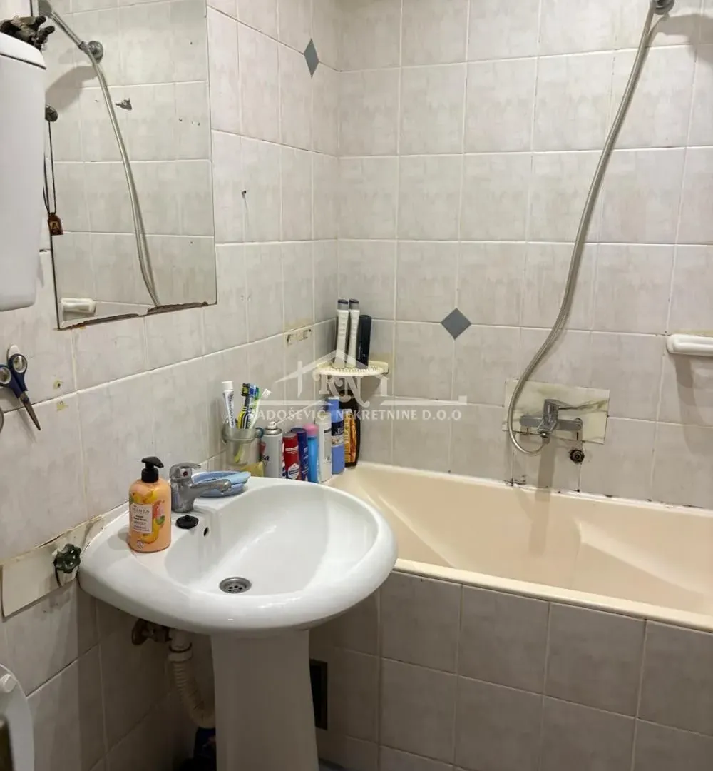 Prodaja, dvosoban stan, 62m², Petlovo Brdo, Beograd