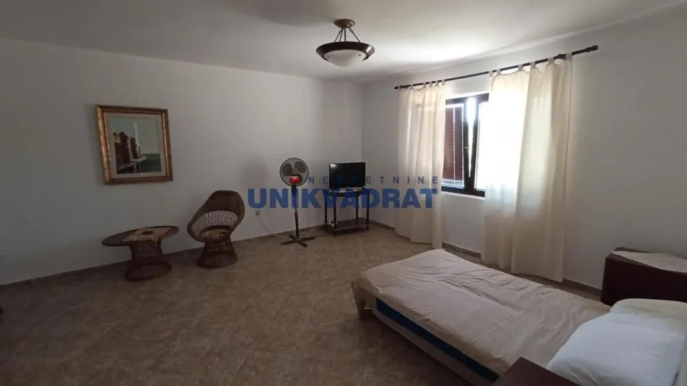 Prodaja, kuća, 280m², Centar, Topola