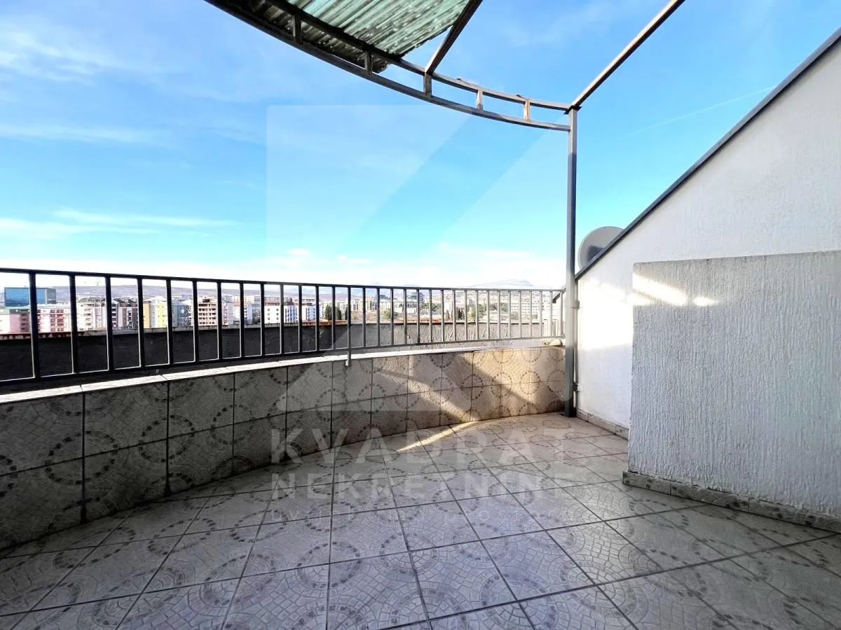 Prodaja, četvorosoban stan, 121m², Krivi Most, Podgorica