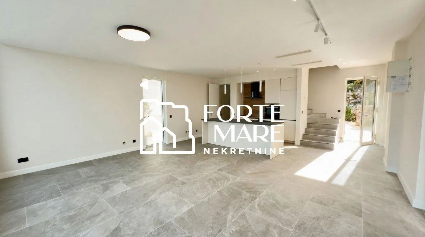 Prodaja, dvosoban stan, 119m², Krašići, Tivat