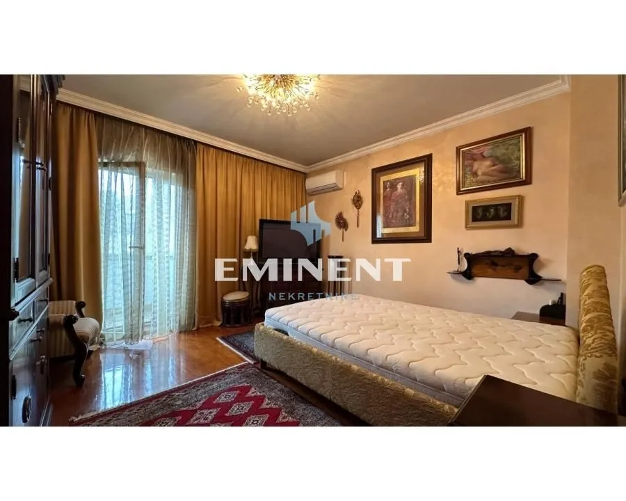 Izdavanje, trosoban stan, 140m², Stari Grad, Beograd