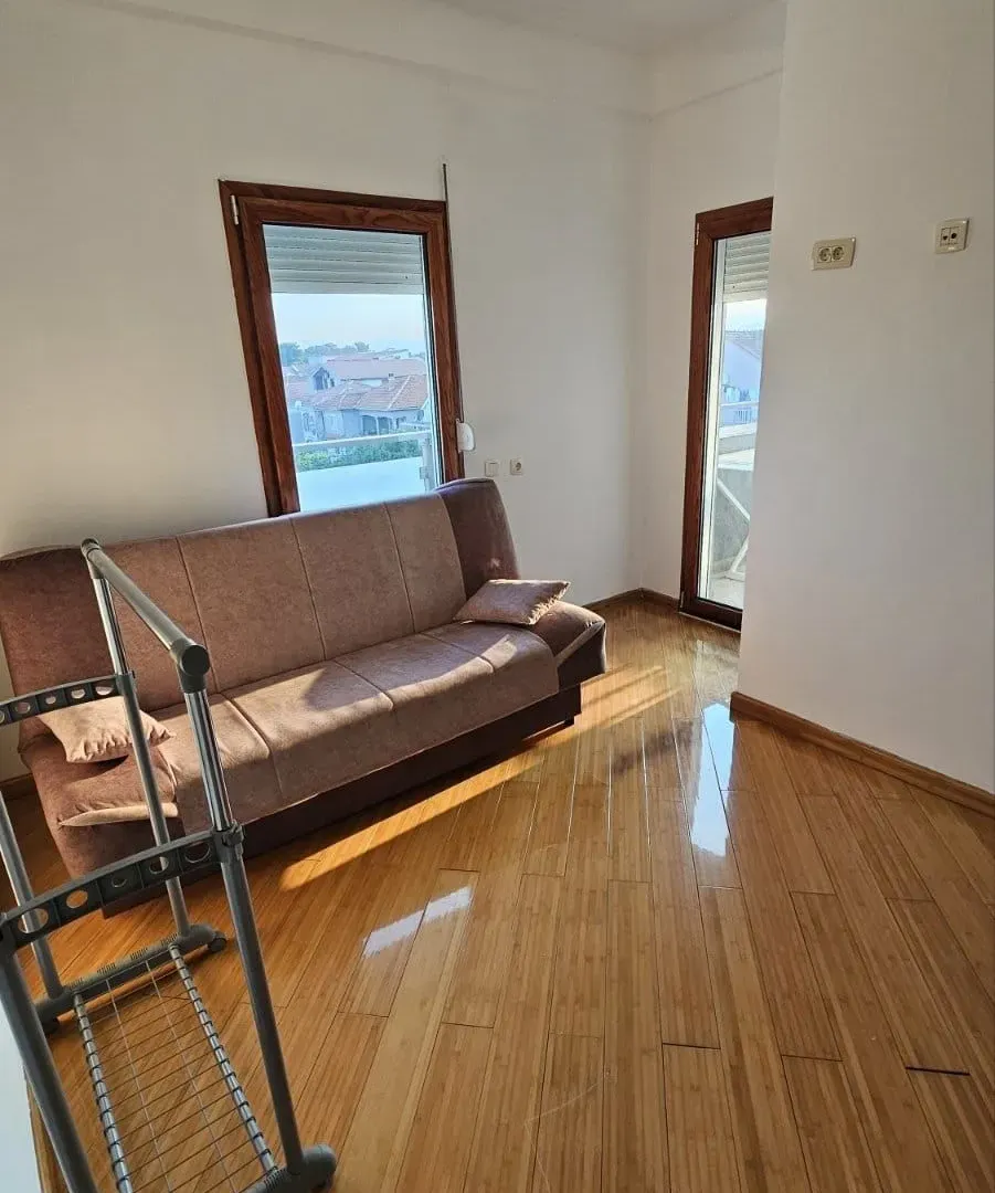 Izdavanje, dvosoban stan, 64m², Stari Aerodrom, Podgorica