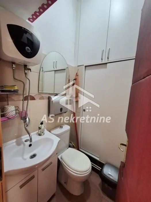 Rent, office space, 35m², Čukarica, Beograd