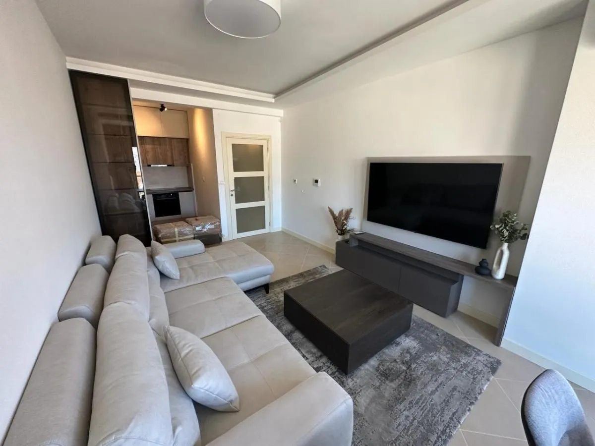 Rent, one bedroom apartment, 55m², Kotor, Crna Gora