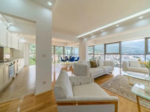 Izdavanje, trosoban stan, 150m², Dukley Gardens, Budva - image 3