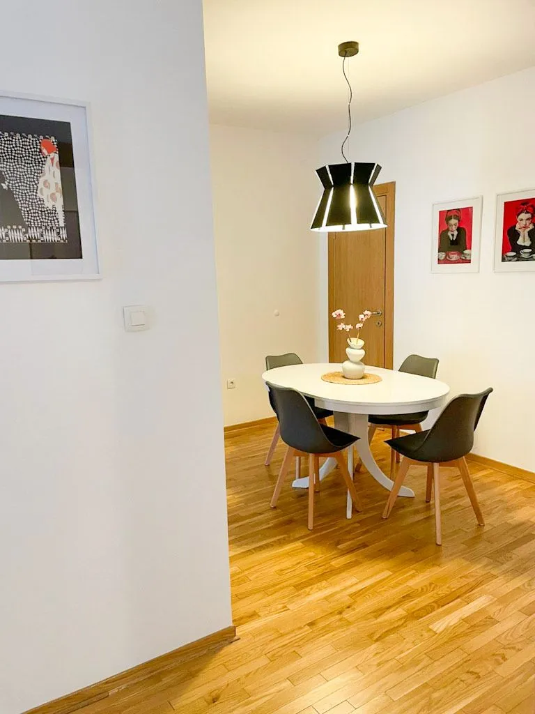 Izdavanje, dvosoban stan, 87m², Malo Brdo, Podgorica