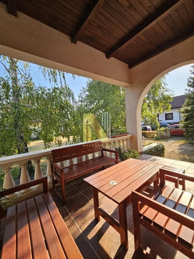 Prodaja, kuća, 331m², Veternik, Novi Sad Sve Podlokacije