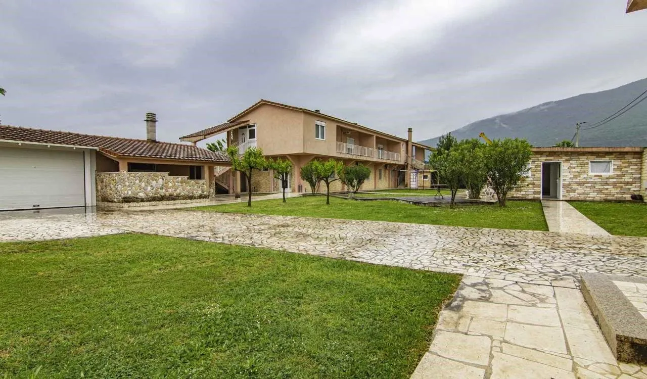 Prodaja, kuća, 400m², Danilovgrad, Crna Gora